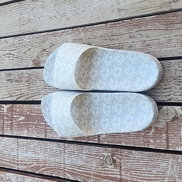 Michael Kors Gilmore MK Slides - Picture 4 of 6